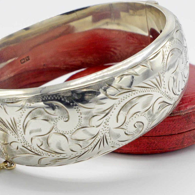 Vintage silver bracelet / bangle with leaf design