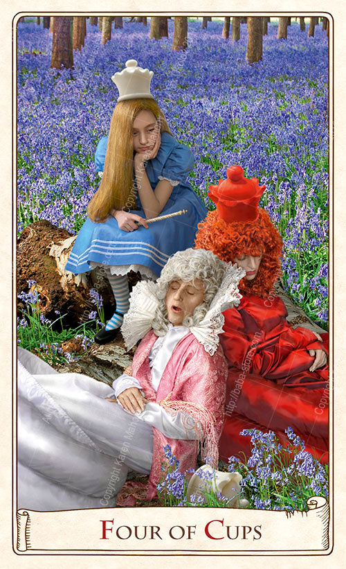 The Red Queen, Alice Tarot deck, Alice Tarot cards, Looking Glass, Alice's adventures in Wonderland, Queen of Wands