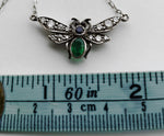 苍蝇形状的古董吊坠，镶有钻石、红宝石、祖母绿宝石。