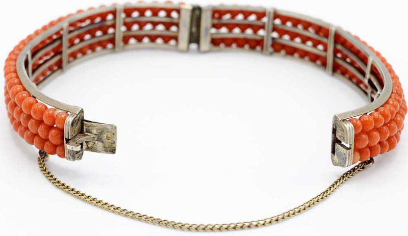 Vintage bracelet with natural coral beads